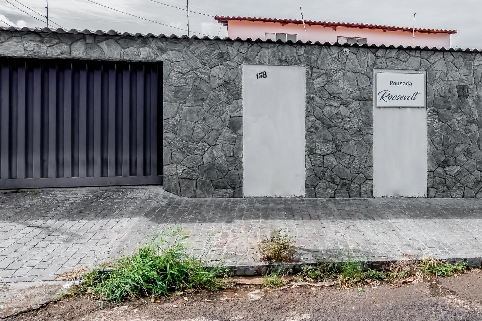 Hotel Pousada Roosevelt Quarto 04 - Pousada Central Prox Rodoviaria E Dist Industrial Uberlândia Esterno foto